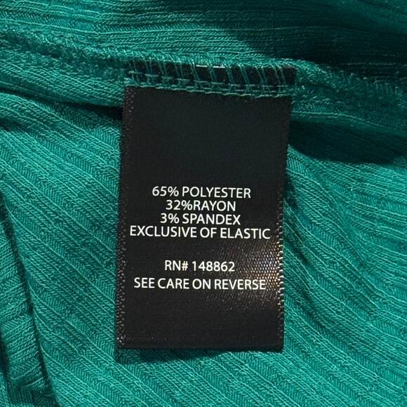 NWT Torrid Top 3/4 Sleeve Smocked Waist Milkmaid Boho Peasant Cottage Green 4 4X - Picture 4 of 6